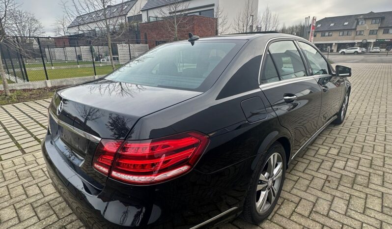 
								Mercedes Classe E full									